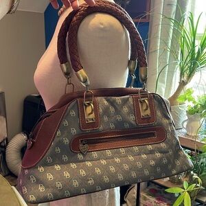 Vintage dooney and Bourke shoulder bag